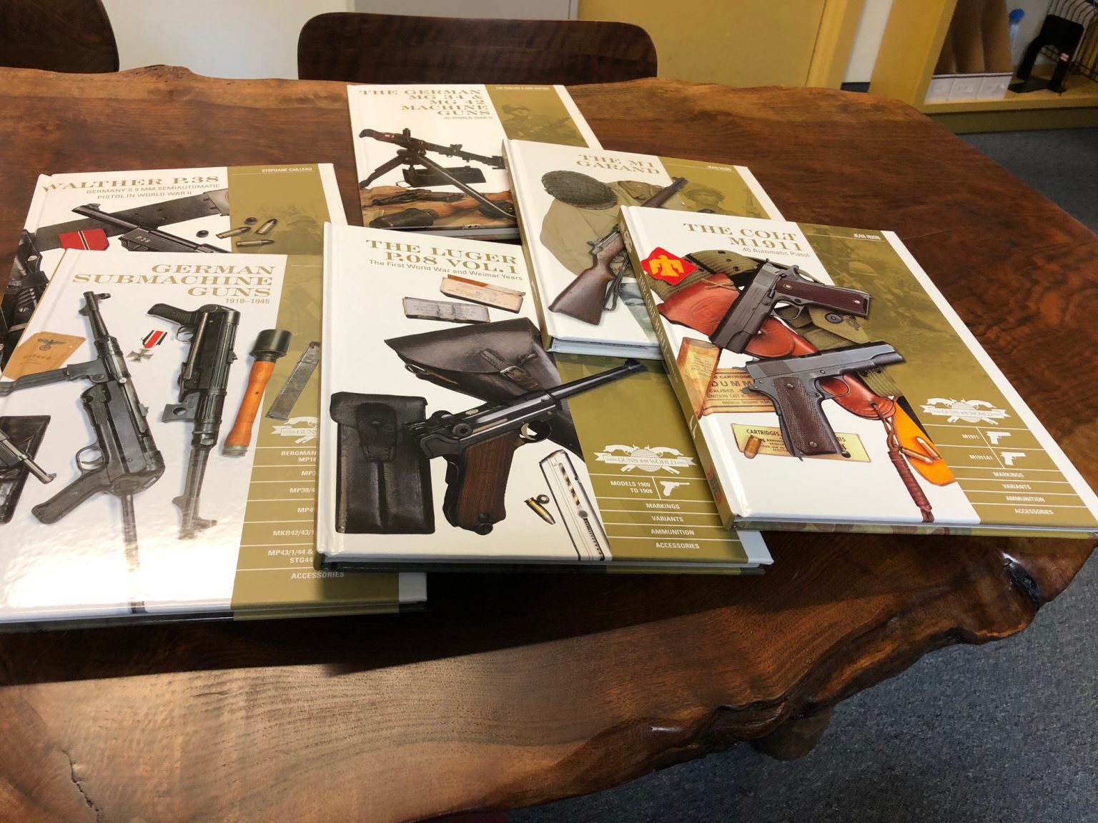 Schiffer Classic Guns of the World Surplused